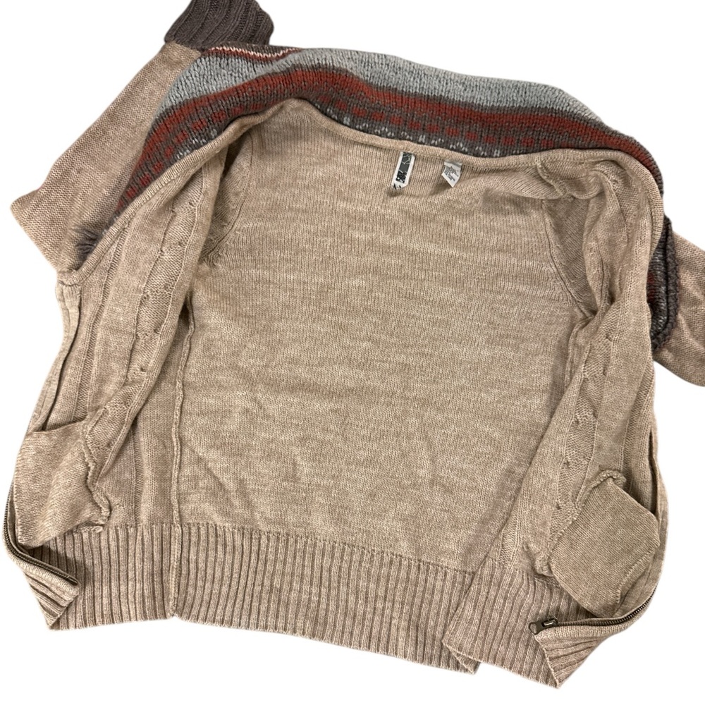 BKE Buckle Scarf Knit Sweater - Picture 6 of 9